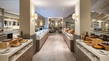 2 Restaurants, Abendessen, internationale Küche