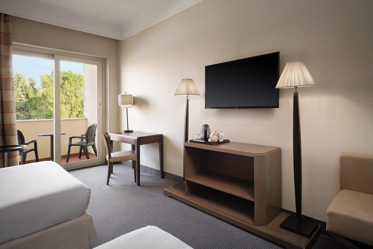 Allergikerbettwaren, Daunenbettdecken, Zimmersafe, Schreibtisch