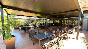 Bar (in der Unterkunft)