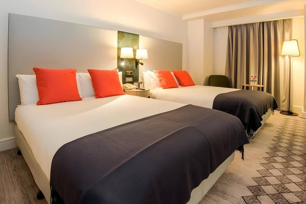 Premium bedding, in-room safe, desk, laptop workspace