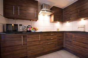 Studio, 1 Queen Bed, Terrace | Private kitchen | Coffee/tea maker