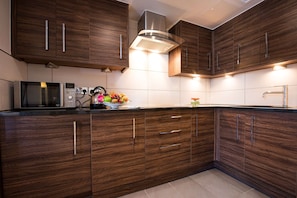 Studio, 1 grand lit, terrasse | Cuisine privée