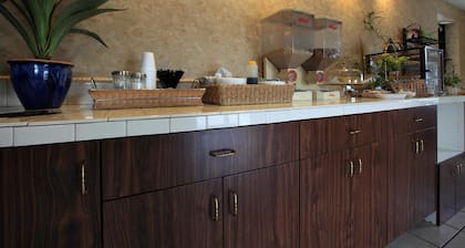 Americas Best Value Inn North Capital