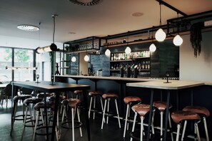 2 bar/lounge