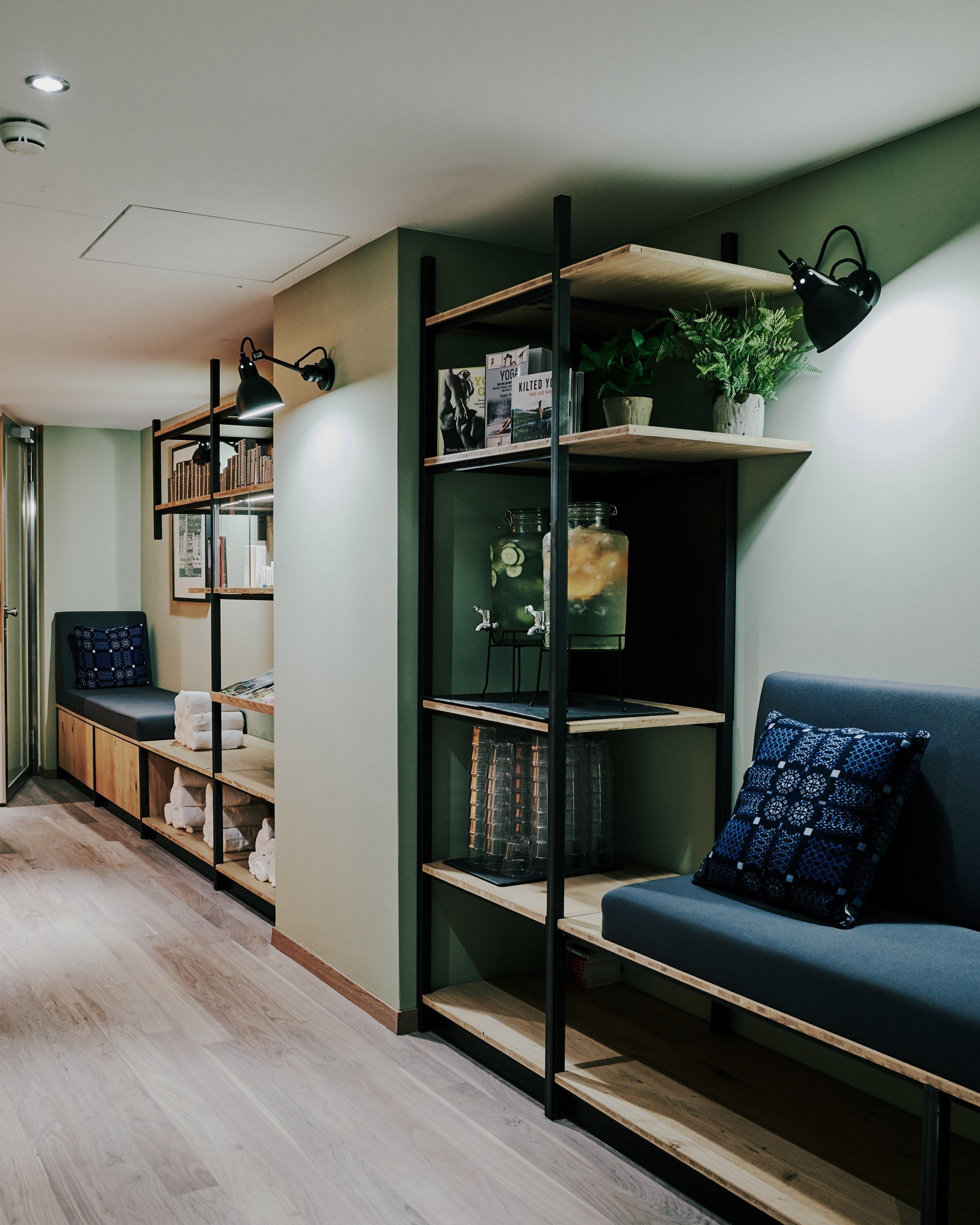 couples treatment room(s), sauna, hot tub, steam room, body treatments