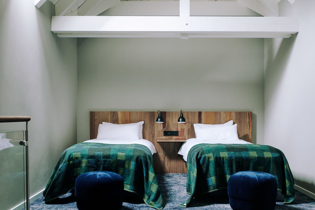 Suite familiar, vista a la montaña | 1 habitación, ropa de cama de alta calidad, edredón y minibar