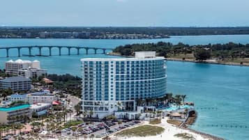 På stranden og strandhåndklær