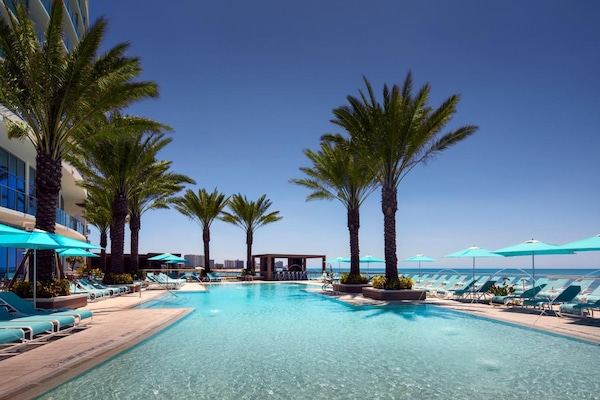 Outdoor pool, pool loungers