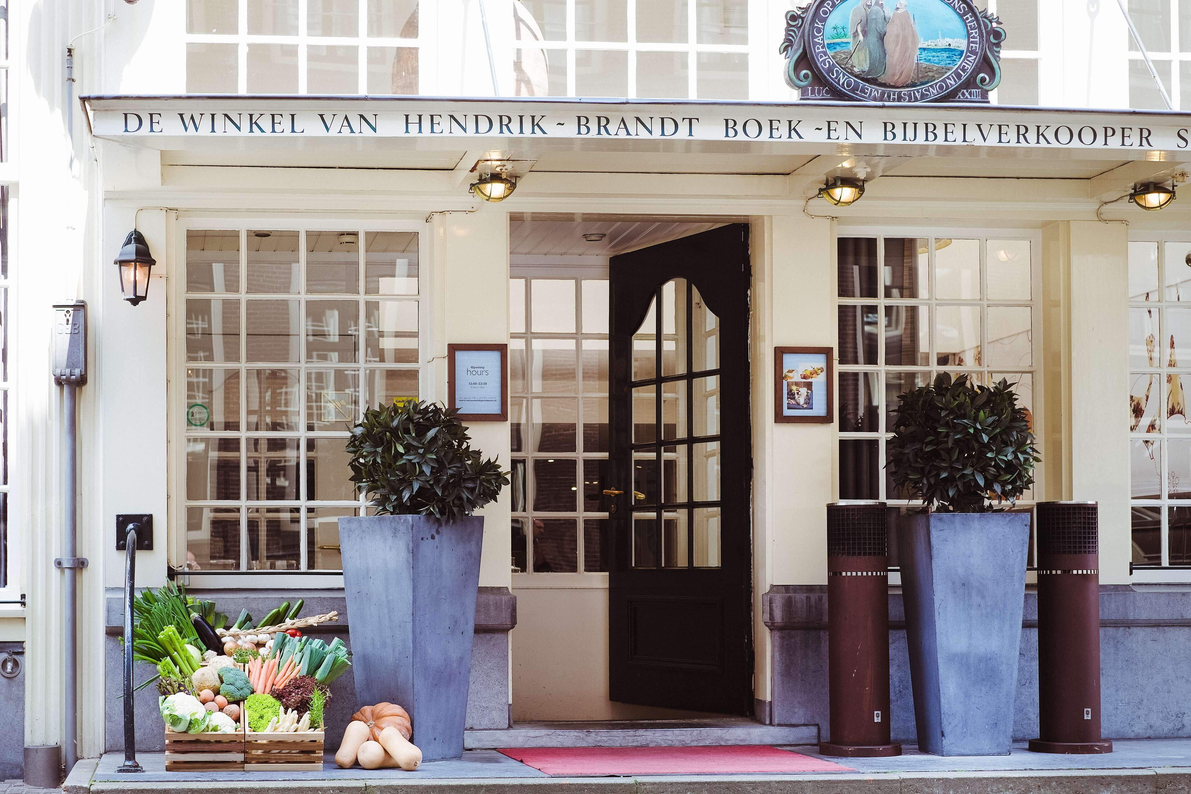 breakfast, lunch and dinner served