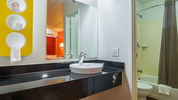 Ensemble douche/baignoire, serviettes fournies