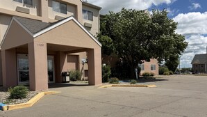 Exterior - SureStay by Best Western Bismarck (Bismarck)