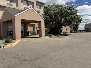Exterior - SureStay by Best Western Bismarck (Bismarck)