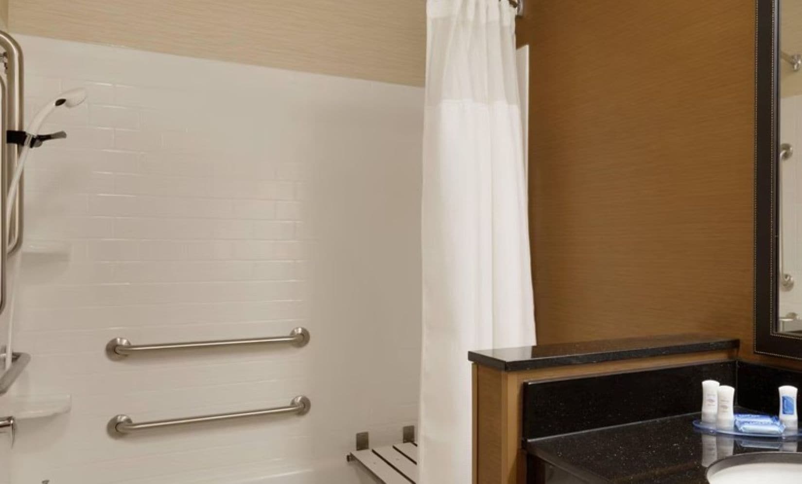 combined shower/bathtub, free toiletries, hair dryer, towels