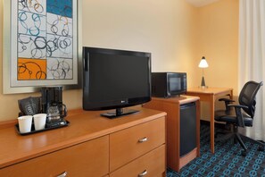 Premium bedding, desk, laptop workspace, blackout curtains - Fairfield Inn & Suites Bismarck North (Bismarck)