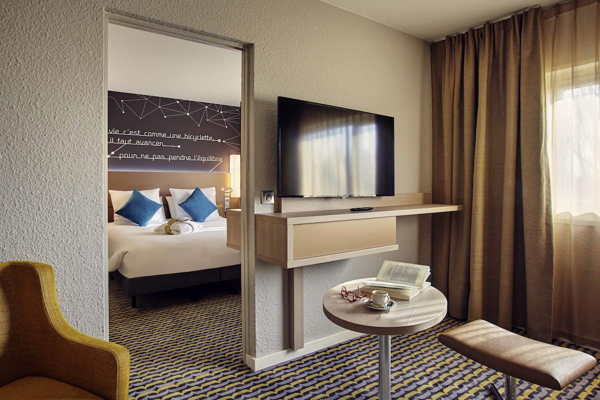 Junior Suite, 1 Double Bed with Sofa bed | Premium bedding, in-room safe, desk, blackout drapes