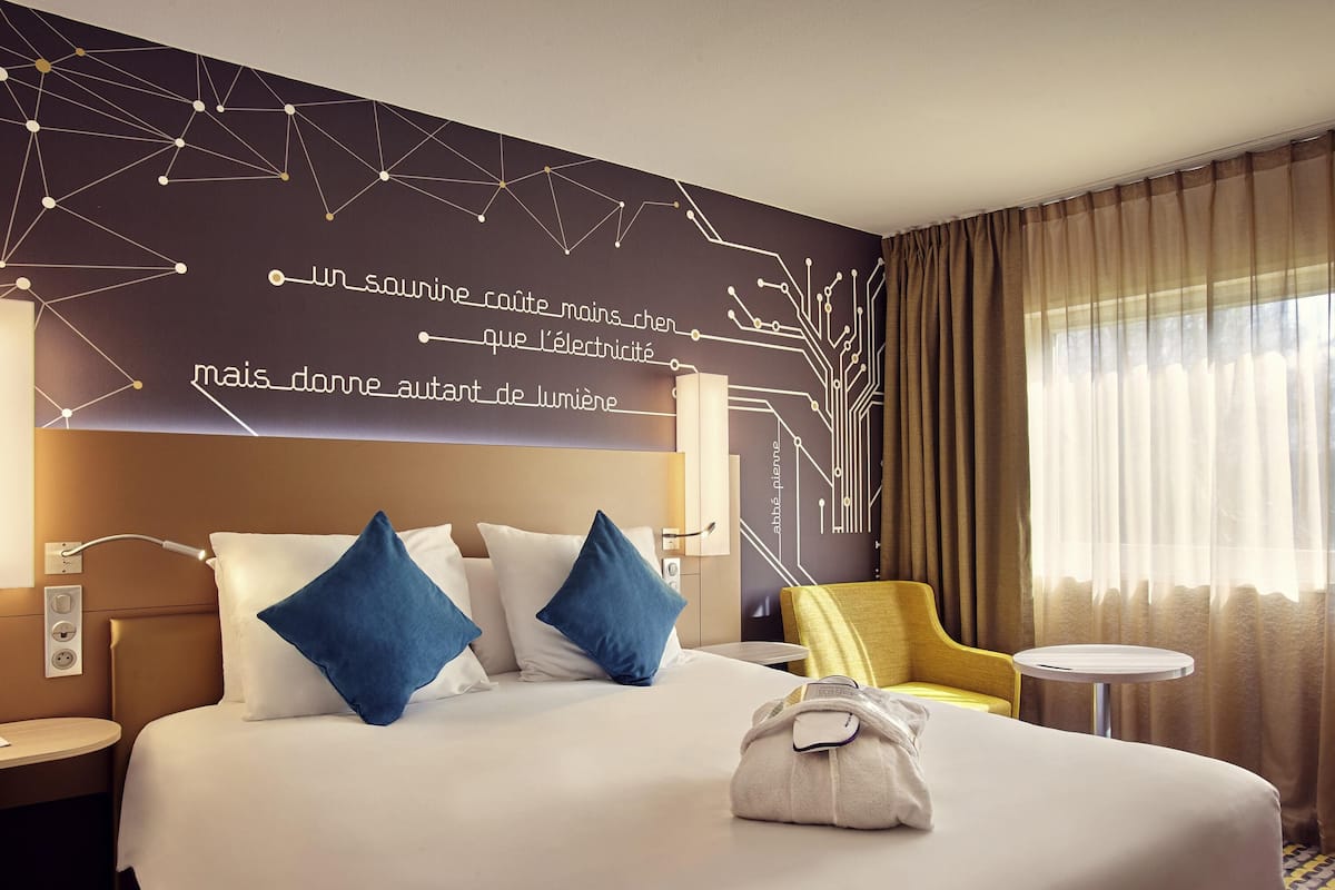 Privilege, Room, 1 Double Bed | Premium bedding, in-room safe, desk, blackout curtains