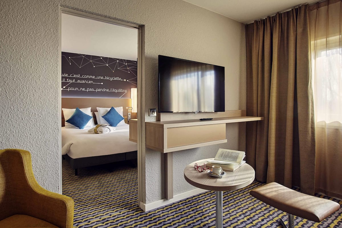 Junior Suite, 1 Double Bed with Sofa bed | Premium bedding, in-room safe, desk, blackout curtains