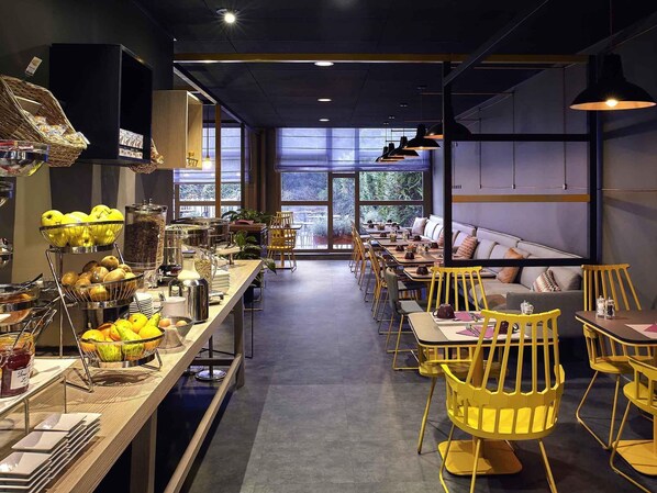 Breakfast, lunch, dinner served; French cuisine