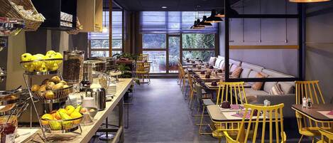 Breakfast, lunch, dinner served; French cuisine