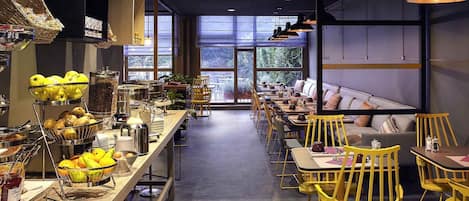 Se sirven desayunos, comidas, cenas y cocina francesa