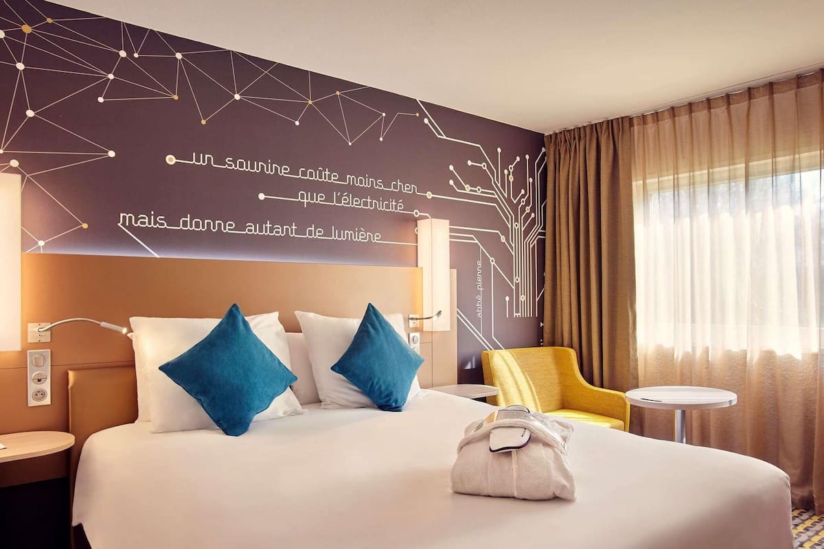 Privilege, Room, 1 Double Bed | Premium bedding, in-room safe, desk, blackout drapes