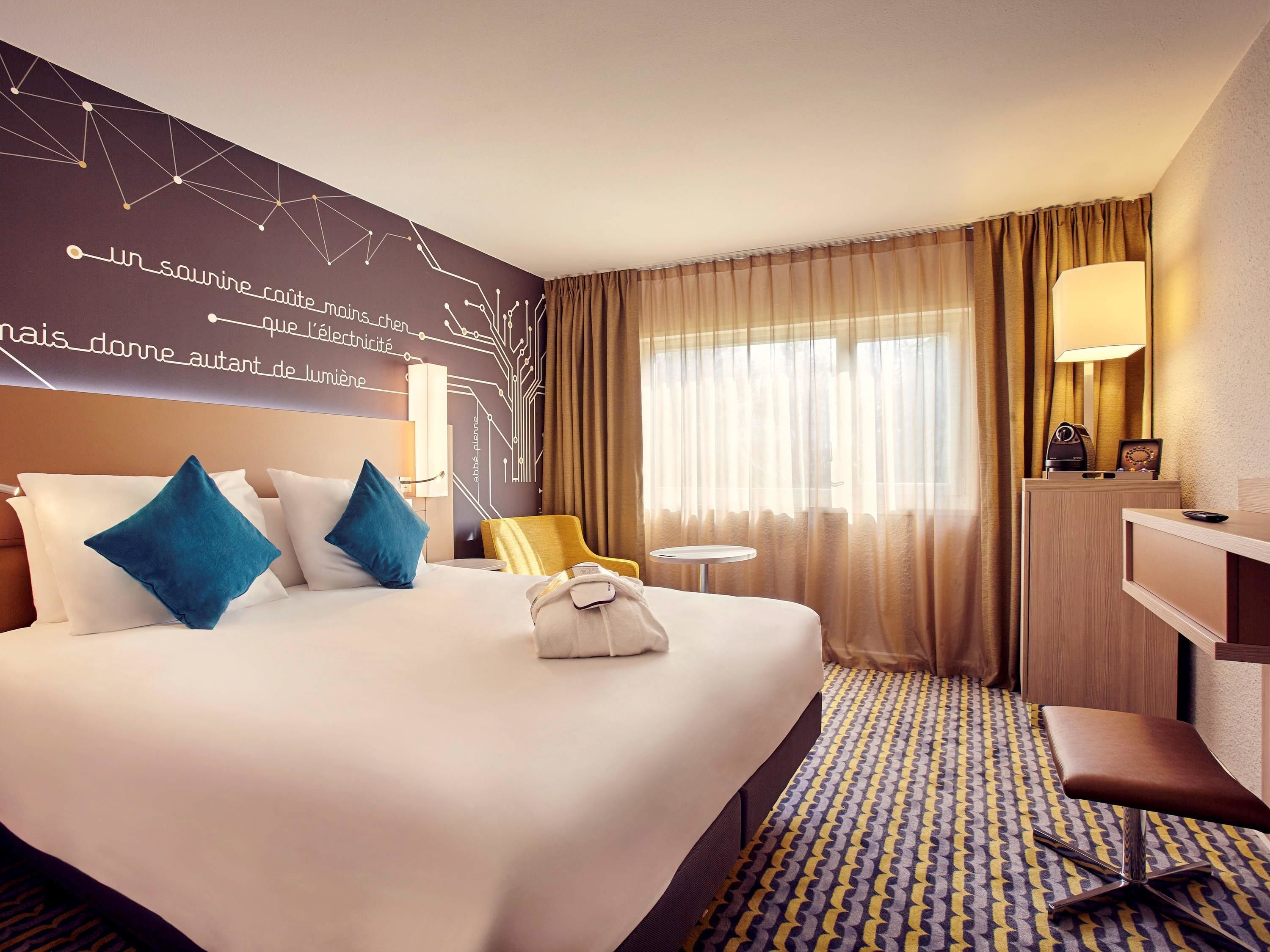 Premium bedding, in-room safe, desk, blackout curtains