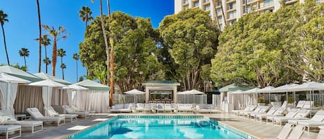 Hồ bơi ngoài trời, lều (phụ phí), dù/ô trên bãi biển/hồ bơi