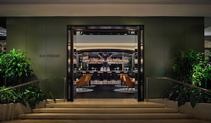 Bar à cocktails, restauration en plein air, ouvert tous les jours