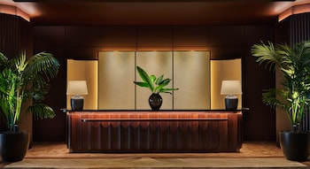 Hotel entrance and lobby at Pendry Newport Beach