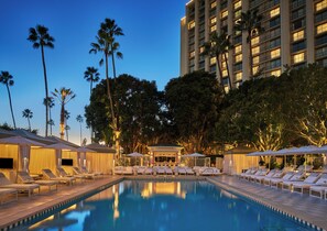 室外游泳池，收费帐篷屋，池畔遮阳伞