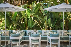 Breakfast, lunch, dinner served; American cuisine, garden views 