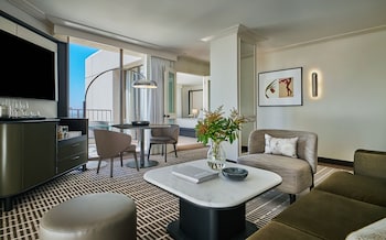 Frette Italian sheets, premium bedding, down comforters, pillowtop beds at Pendry Newport Beach