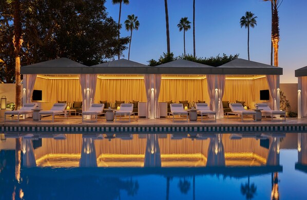 Piscine extérieure, cabanas (supplément), parasols