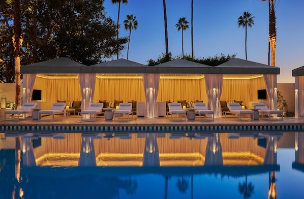 Piscine extérieure, cabanas (supplément), parasols