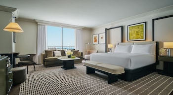 Coastal Studio Suite | Frette Italian sheets, premium bedding, down comforters, pillowtop beds at Pendry Newport Beach