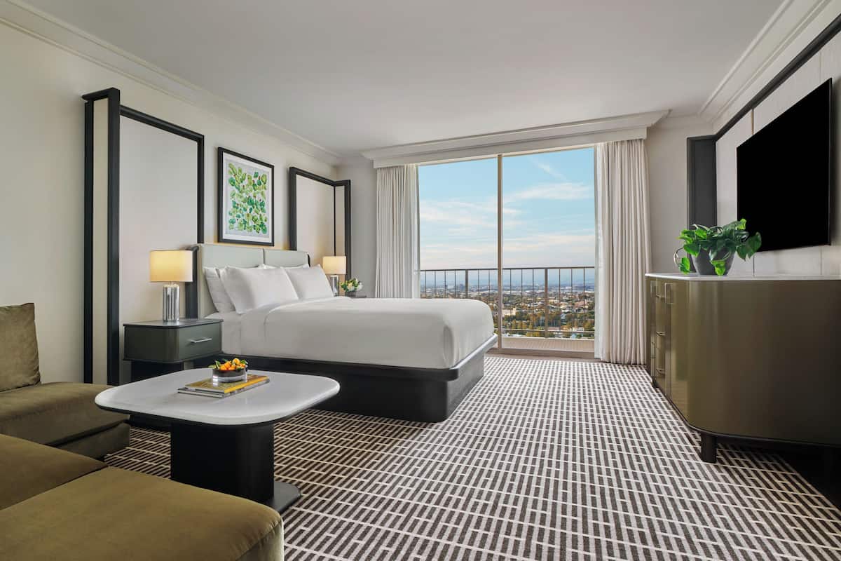Deluxe Suite, 2 Bedrooms (Skyline | King) | Frette Italian sheets, premium bedding, down duvets, pillow-top beds