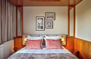Habitación doble Confort | Caja de seguridad en la habitación, escritorio y insonorización 