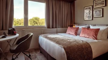 In-room safe, desk, soundproofing, iron/ironing board