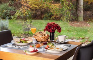 Daily buffet breakfast (EUR 17 per person)