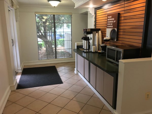 Coffee service - Motel 6 North Little Rock, AR - McCain (North Little Rock)
