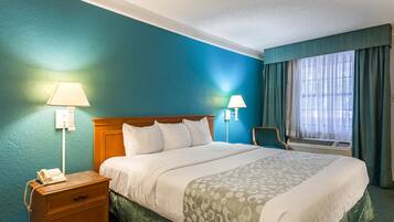 Cortinas blackout, wifi gratis y ropa de cama