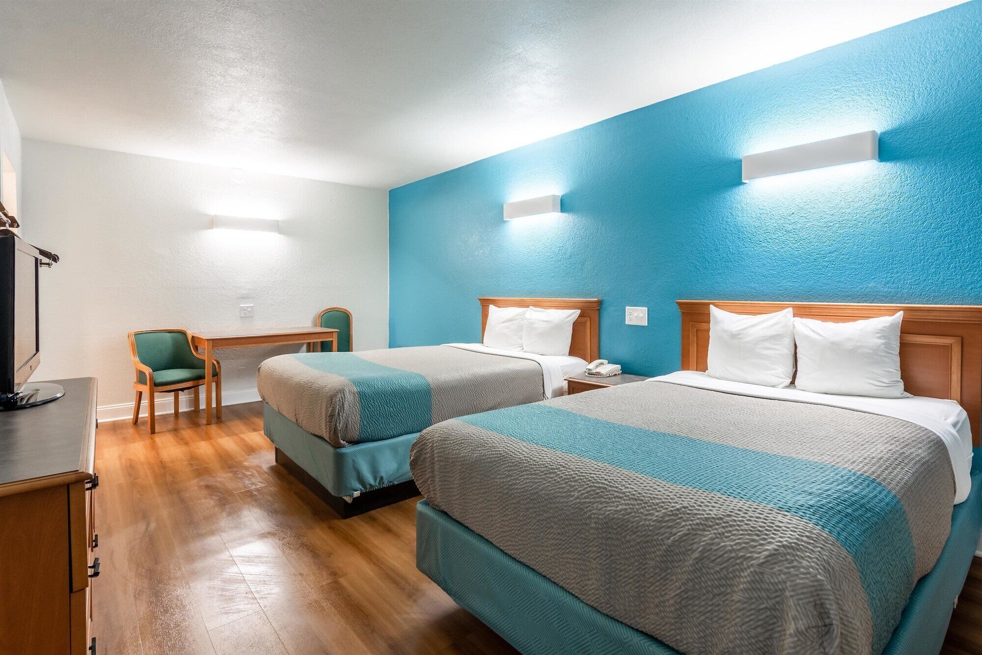 Blackout curtains, free WiFi, bed sheets