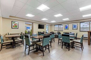 Free daily continental breakfast - Comfort Inn Herndon - Reston (Herndon)