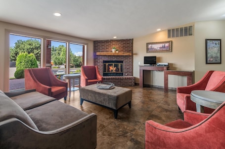 Lobby. Quality Inn & Suites Downtown Walla Walla