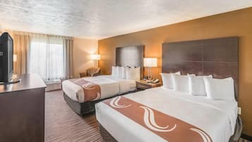 Kamar Standar, 2 Tempat Tidur Queen, Bebas Asap Rokok | Seprai premium, meja kerja, tirai kedap cahaya, dan setrika/meja setrika