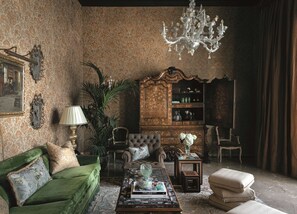 Suite (Dogaressa)