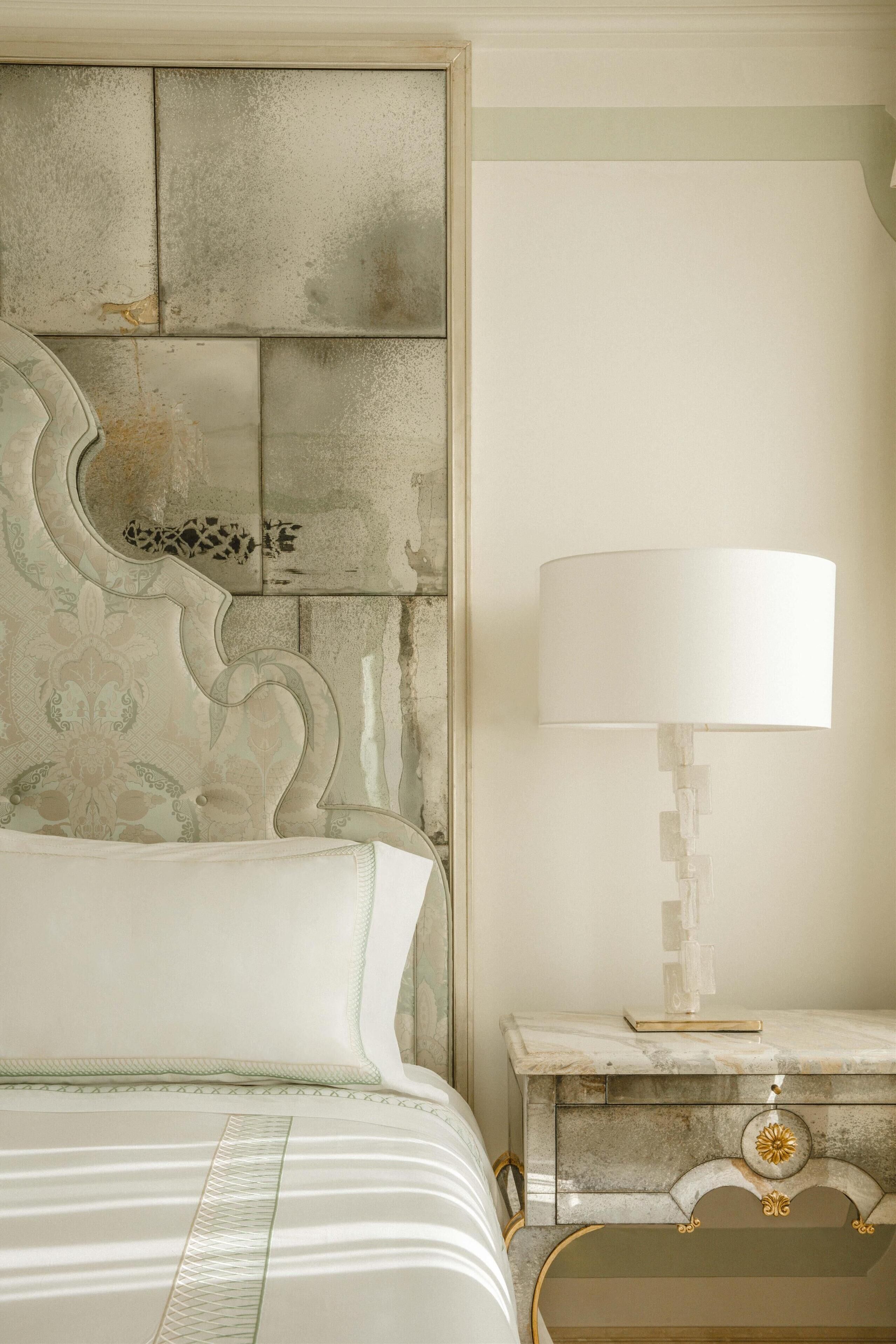 Literie hypoallergénique, couette en duvet d'oie, minibar