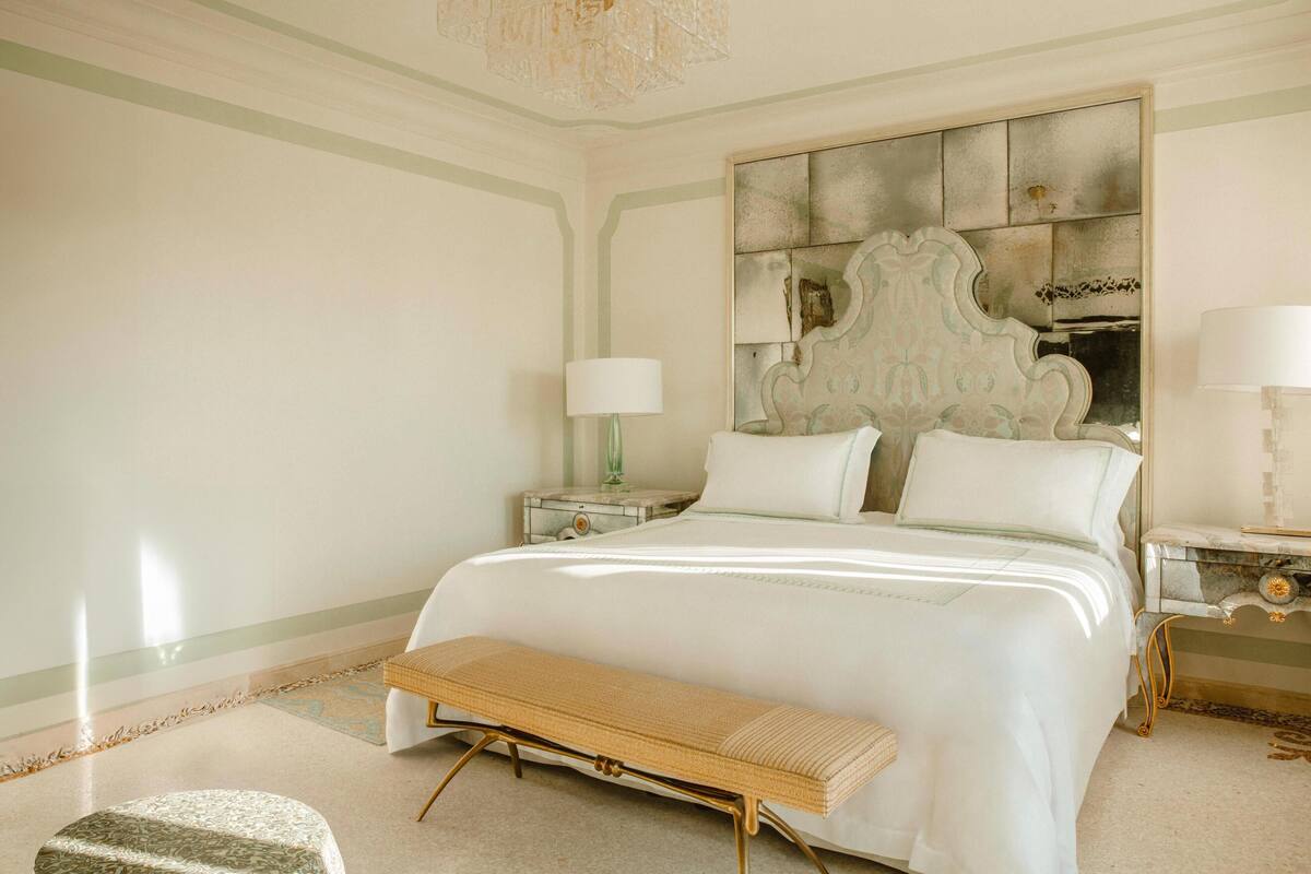 Junior Suite (Villeggiatura) | Hypo-allergenic bedding, down duvets, minibar, in-room safe