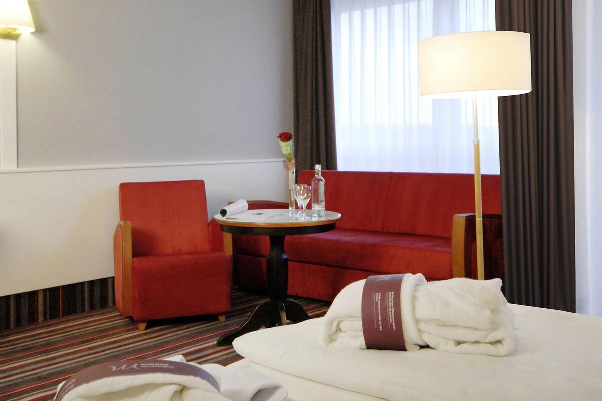 Superior kamer, 1 queensize bed | Hypoallergeen beddengoed, een minibar, een kluis op de kamer, een bureau