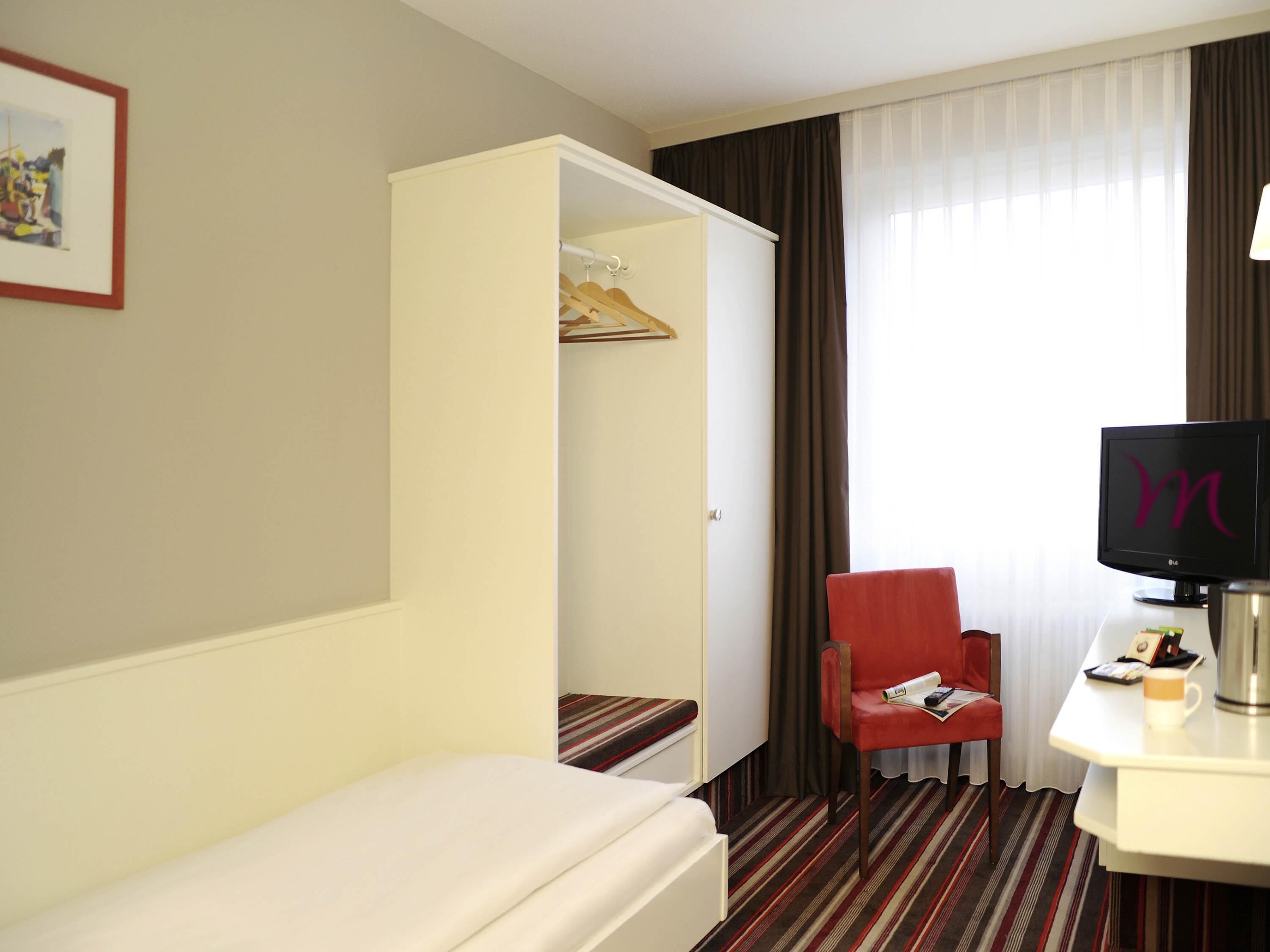 Standard Room, 1 Single Bed | Hypo-allergenic bedding, minibar, in-room safe, desk